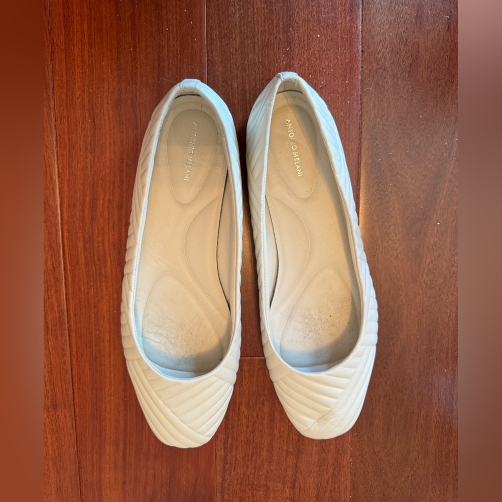 Antonio Melani White Flats Size 10